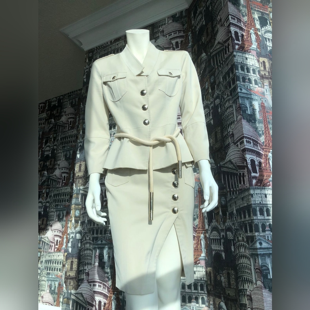Elisabetta Franchi military style suit.Size:44 IT.Worn a 3 times